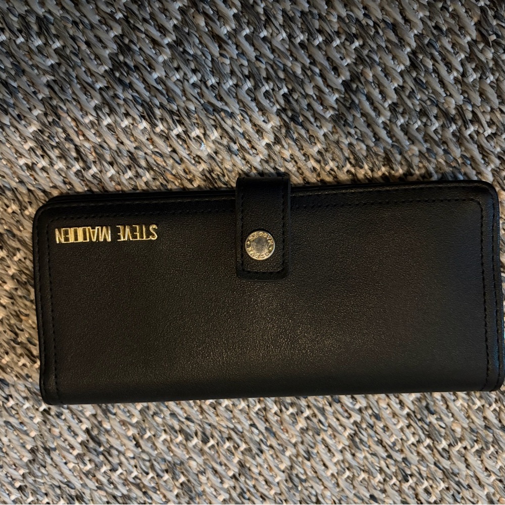 Steve Madden Elegant Black Clutch